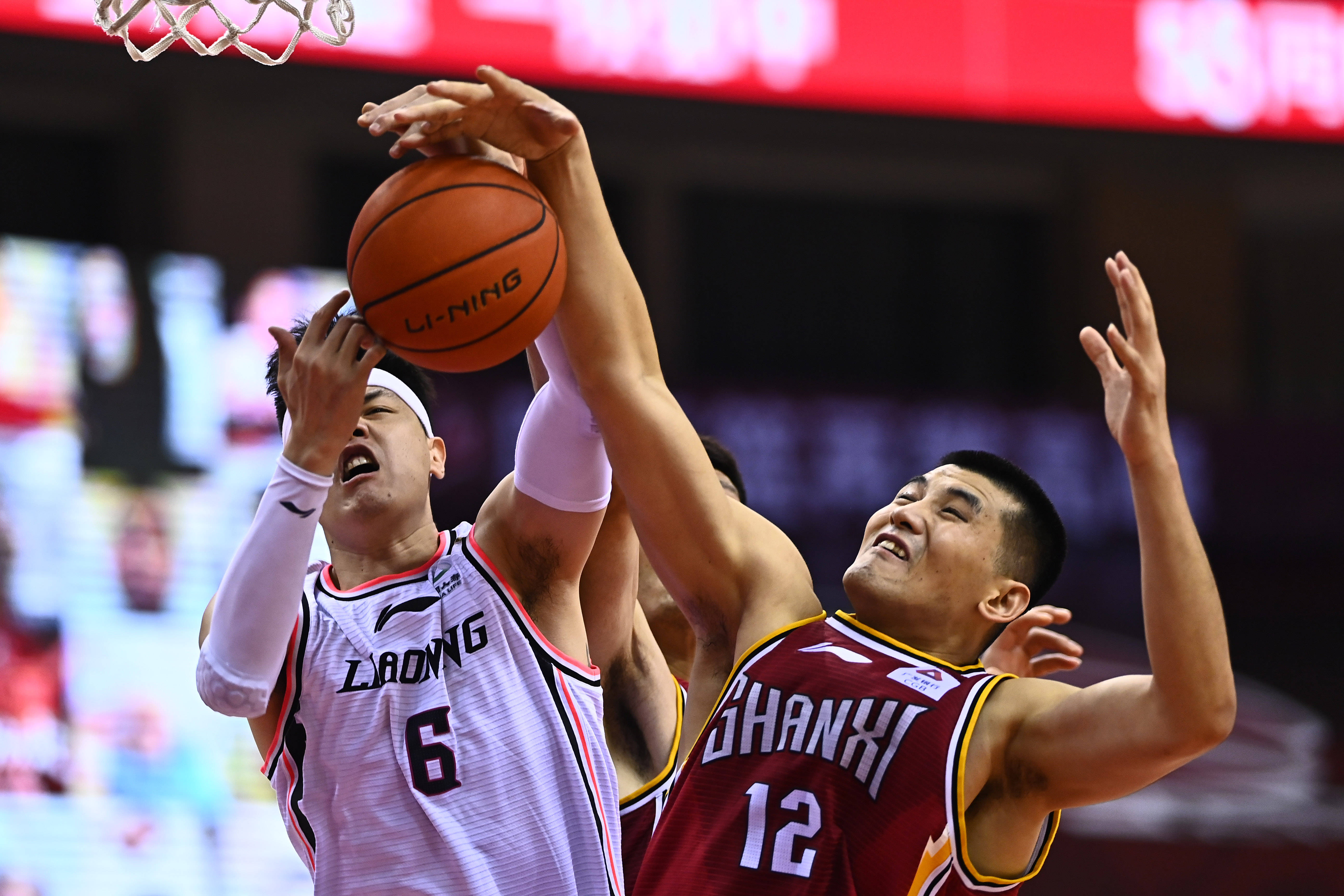 以其丰富的 以其丰富的